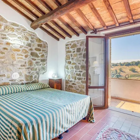 Holiday home Stunning In With Kitchen Scansano