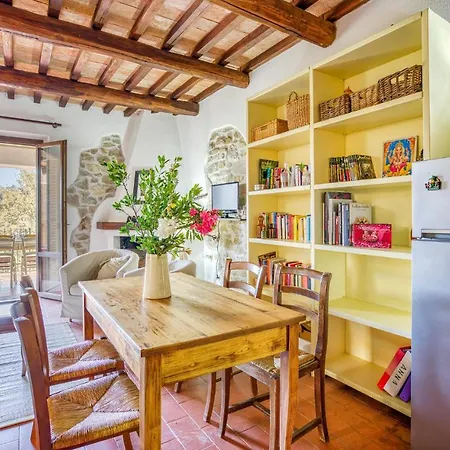 Holiday home Stunning In With Kitchen Scansano